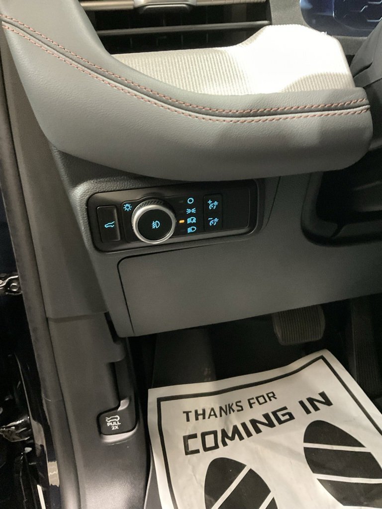 Used 2025 Ford Explorer Active w/ Active Comfort Package image 8