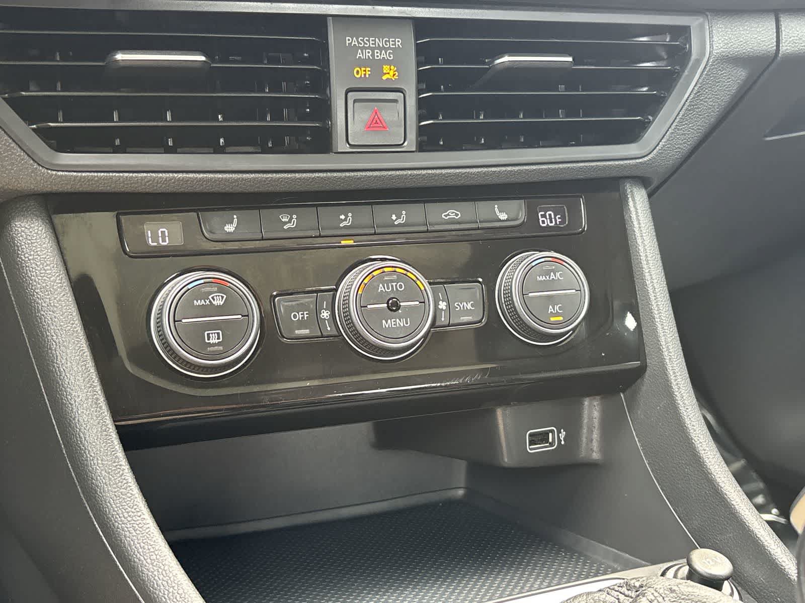 Used 2019 Volkswagen Jetta SEL FWD image 25