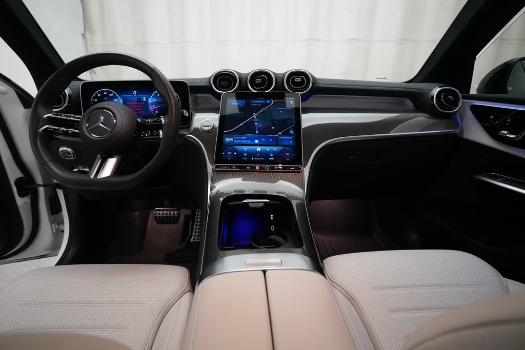 Used 2025 Mercedes-Benz GLC 300 4MATIC image 5