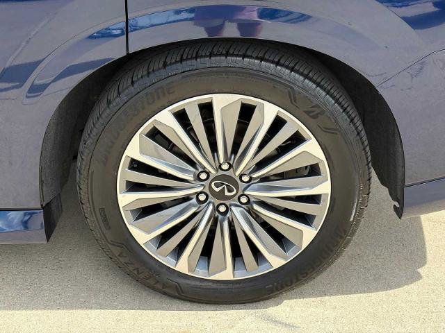 Certified 2025 INFINITI QX80 Luxe image 9