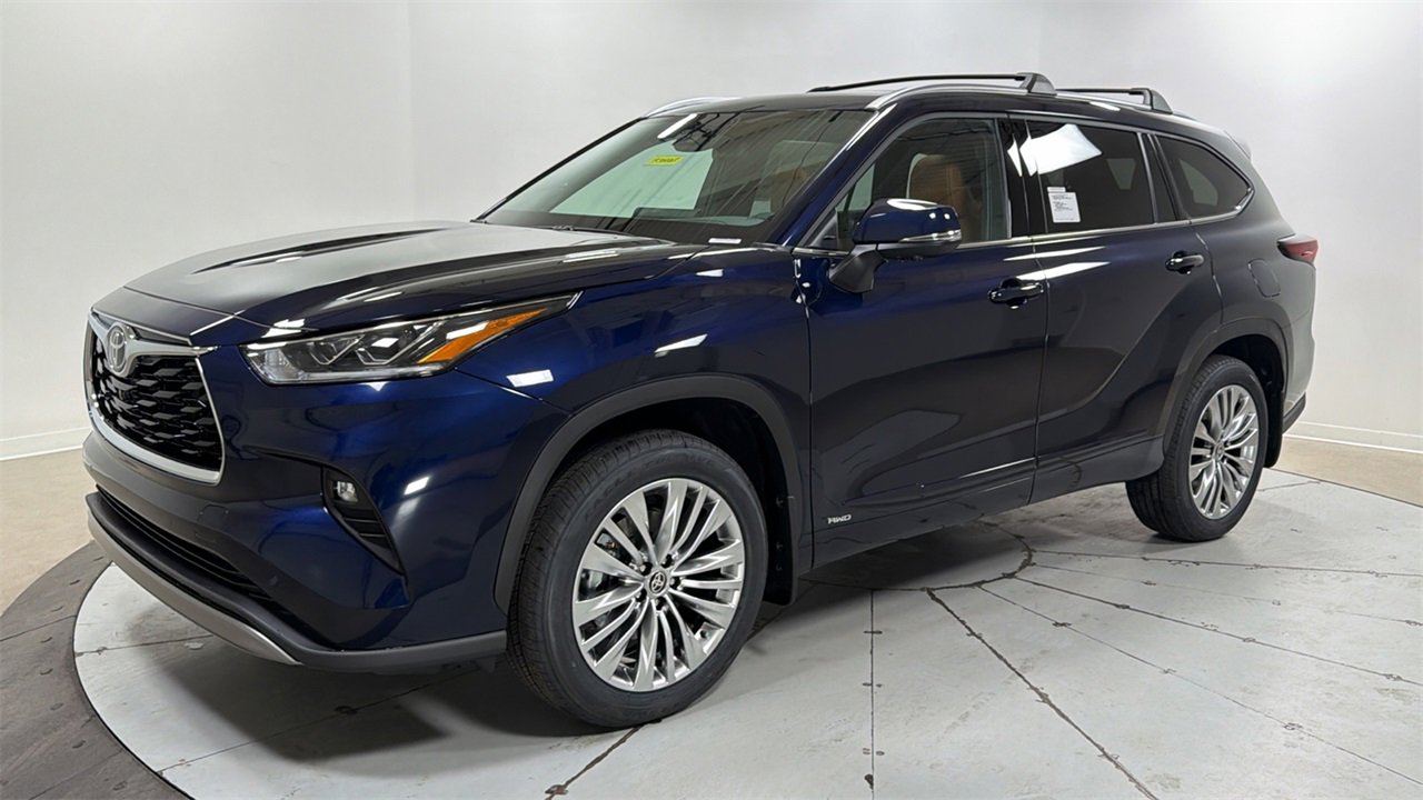 New 2026 Toyota Highlander Platinum