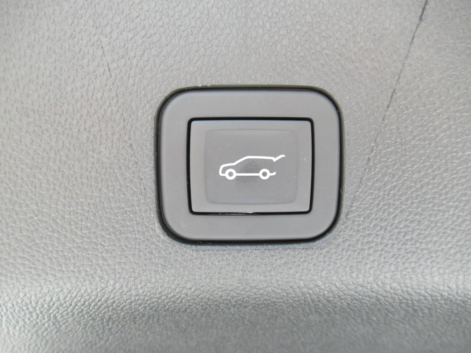 Used 2026 Chevrolet Suburban Premier AWD/4WD image 39