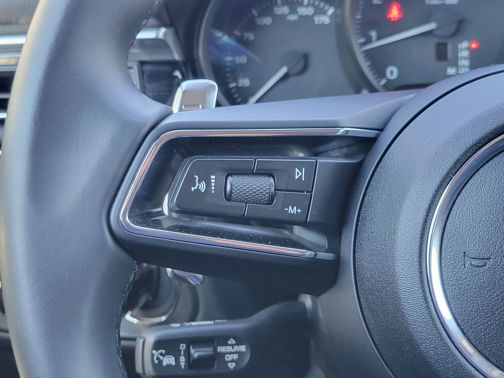 Used 2025 Porsche Macan image 13