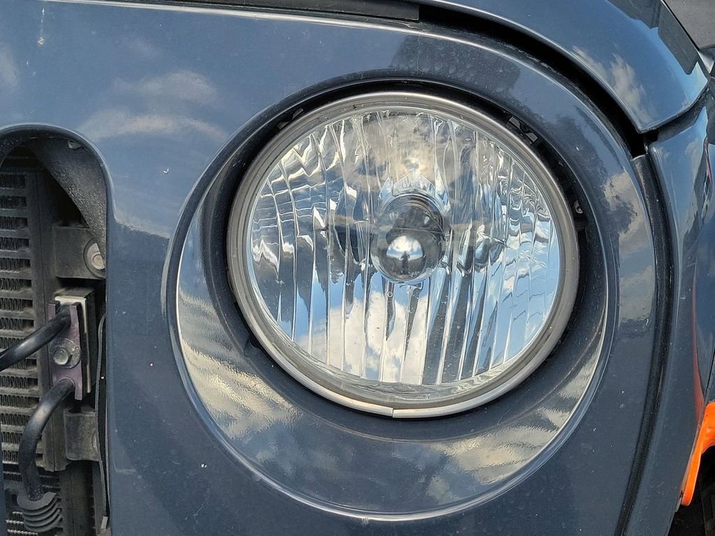 Used 2016 Jeep Wrangler Unlimited Rubicon w/ Connectivity Group image 21