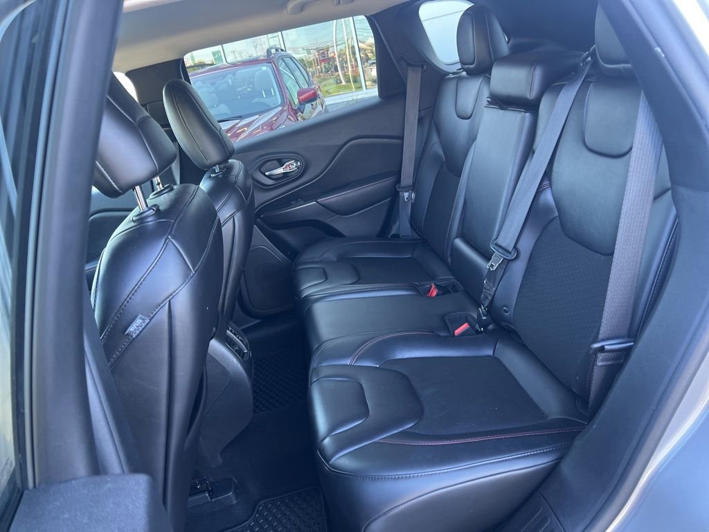 Used 2019 Jeep Cherokee Trailhawk image 32