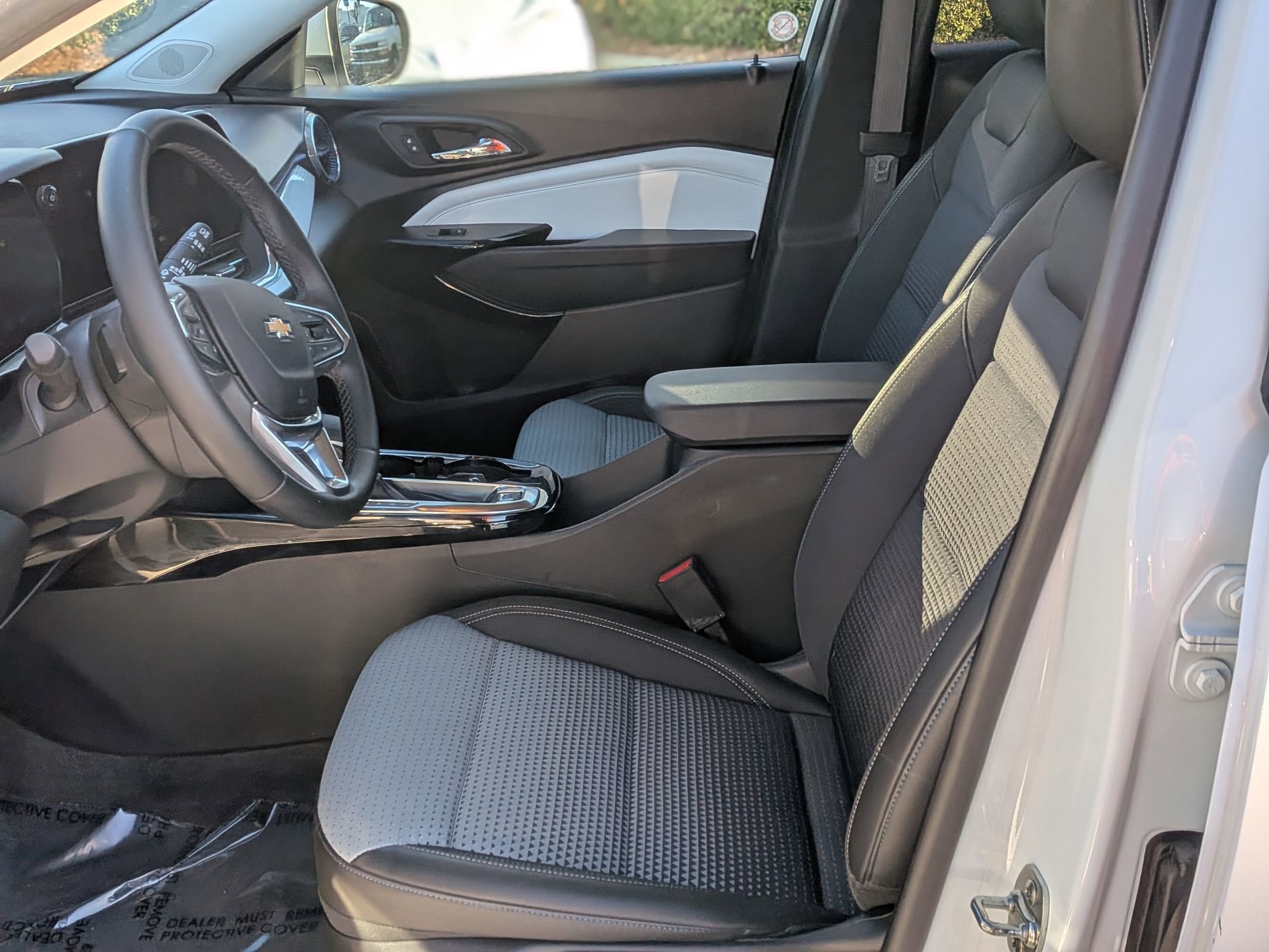 Certified 2025 Chevrolet Trax LT w/ LT Convenience Package image 16