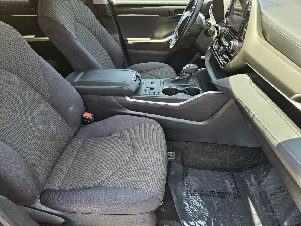 Used 2023 Toyota Highlander LE FWD image 15