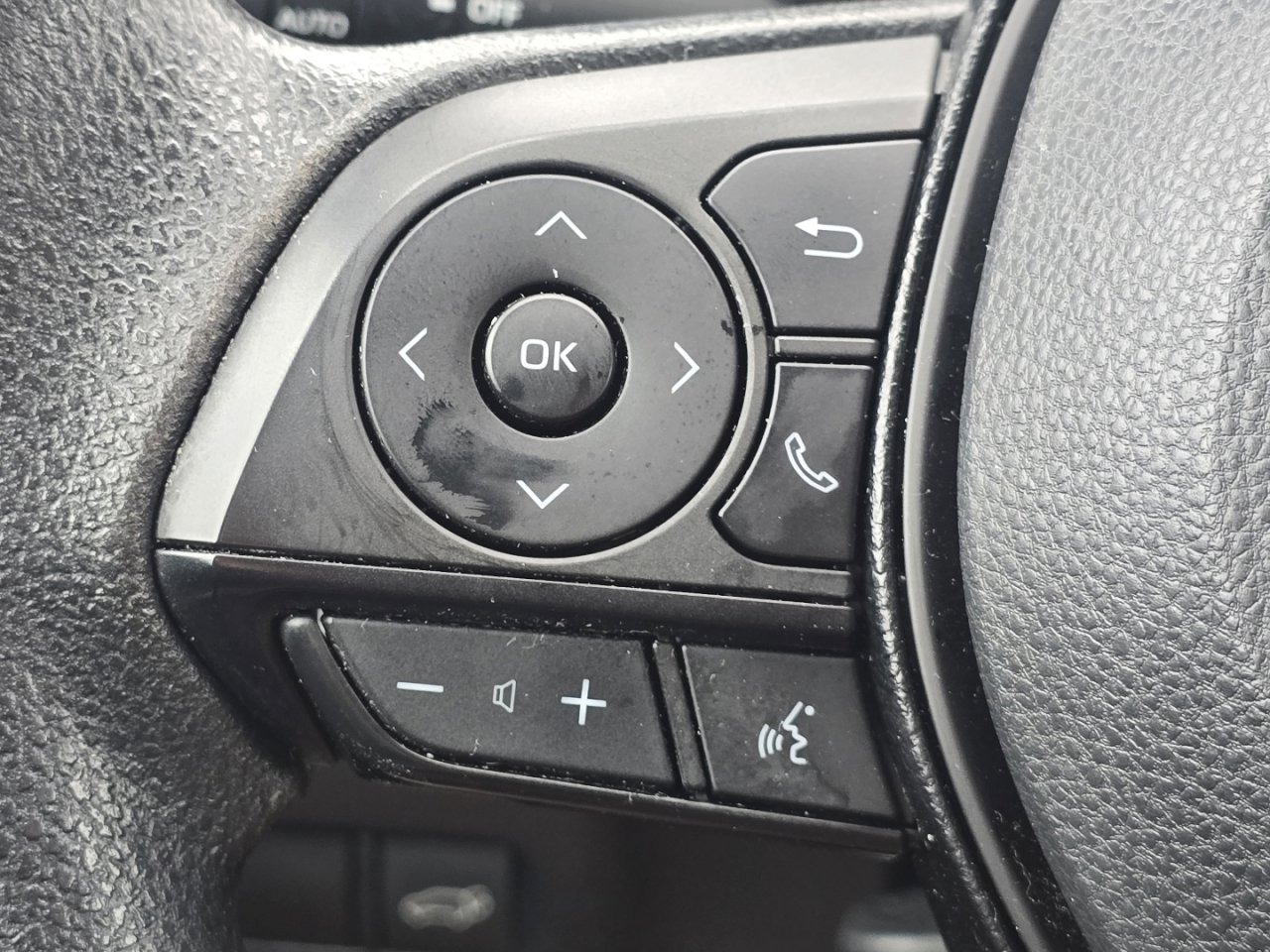 Certified 2020 Toyota RAV4 XLE w/ Convenience Package image 24