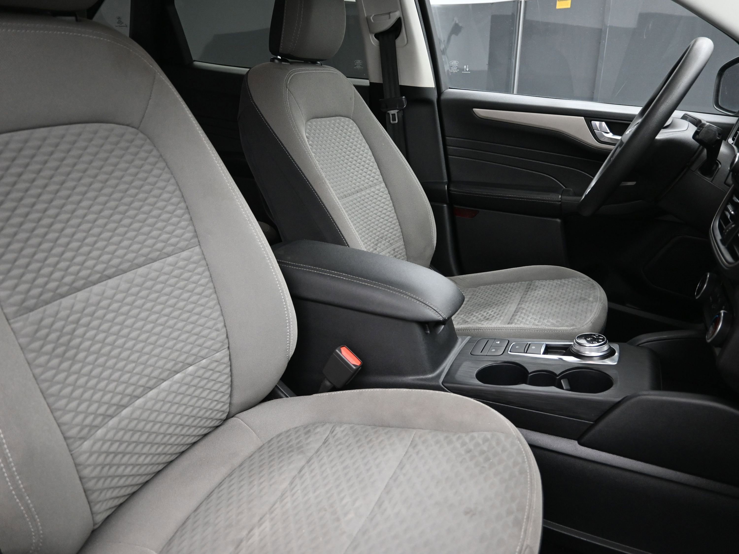 Used 2021 Ford Escape SE image 28