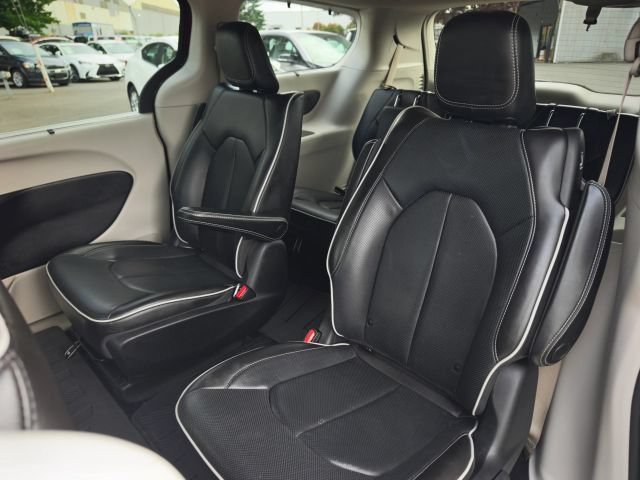 Used 2021 Chrysler Pacifica Limited FWD image 44