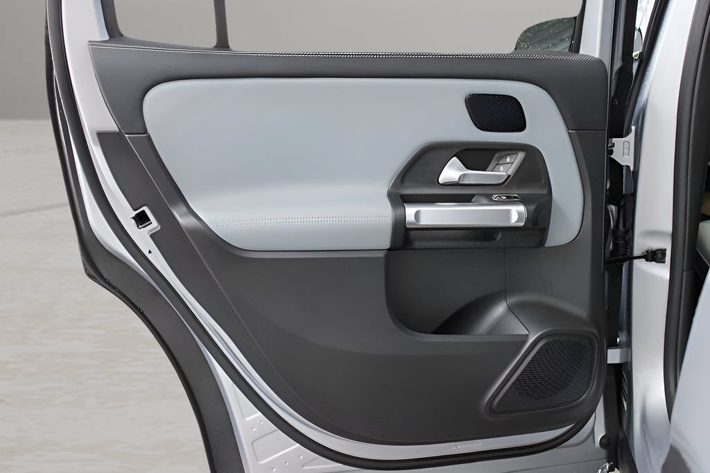 Used 2026 Mercedes-Benz GLB 250 image 11