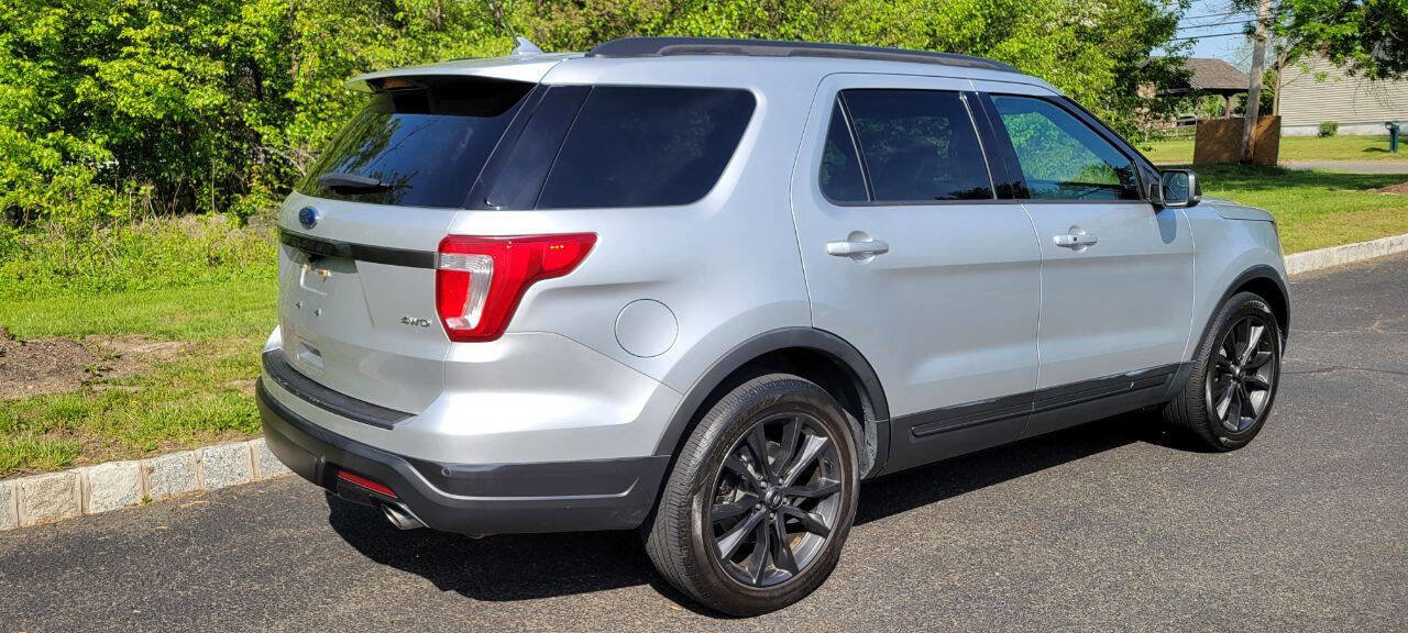 Used 2018 Ford Explorer XLT w/ Equipment Group 202A image 3