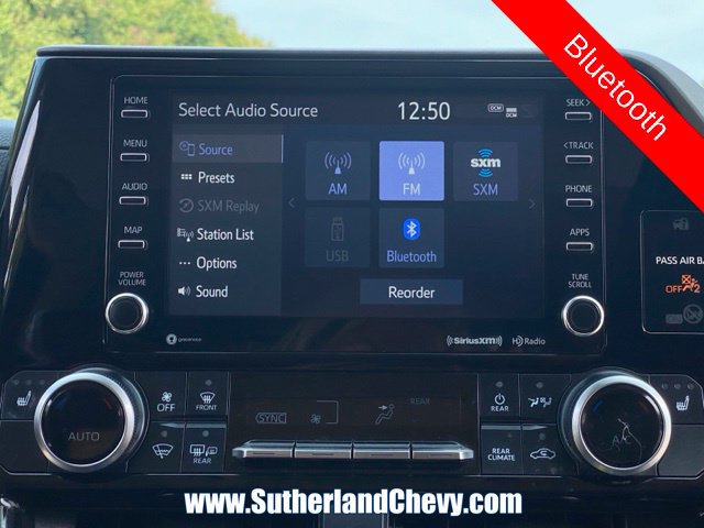 Used 2022 Toyota Highlander XLE AWD/4WD image 27