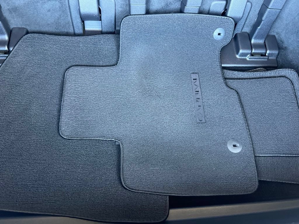 Certified 2025 Kia Carnival LXS FWD image 11