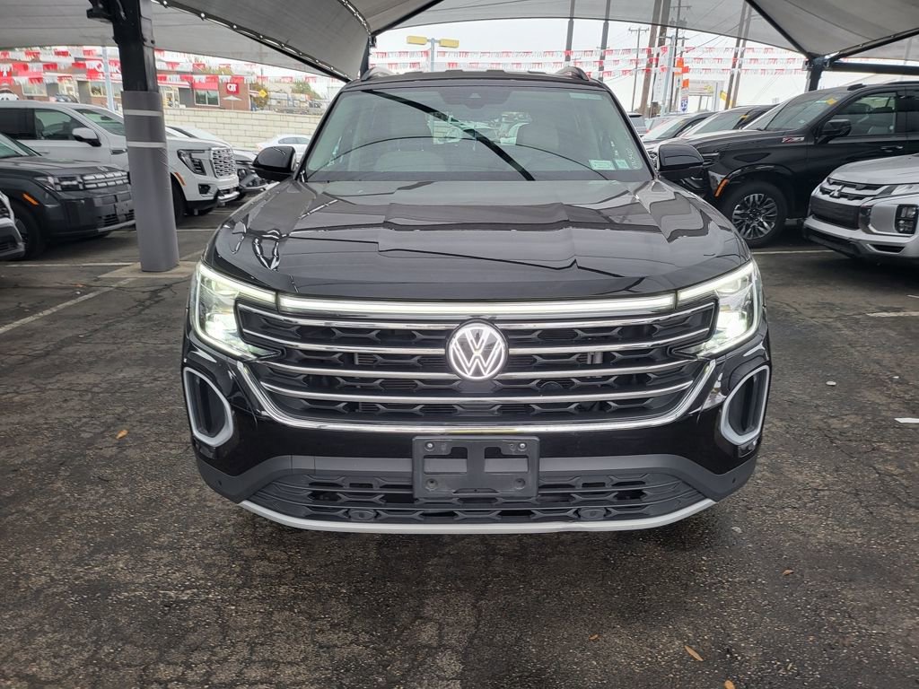 Used 2025 Volkswagen Atlas SE image 2