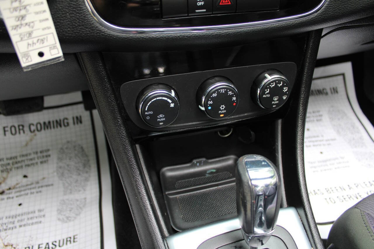 Used 2013 Chrysler 200 Touring image 20