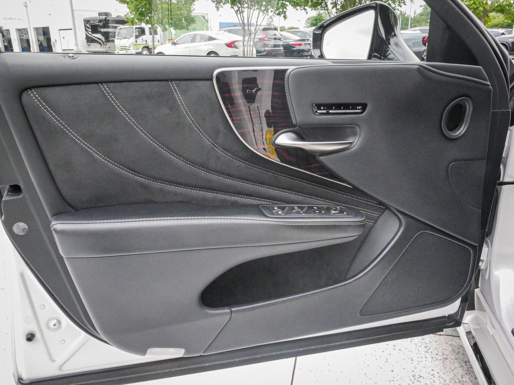 Used 2018 Lexus LS 500 w/ Luxury Package RWD image 14