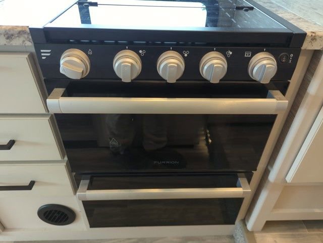 Used 2023 Ford E-450 and Econoline 450 Super Duty w/ Motorhome Prep Package image 20