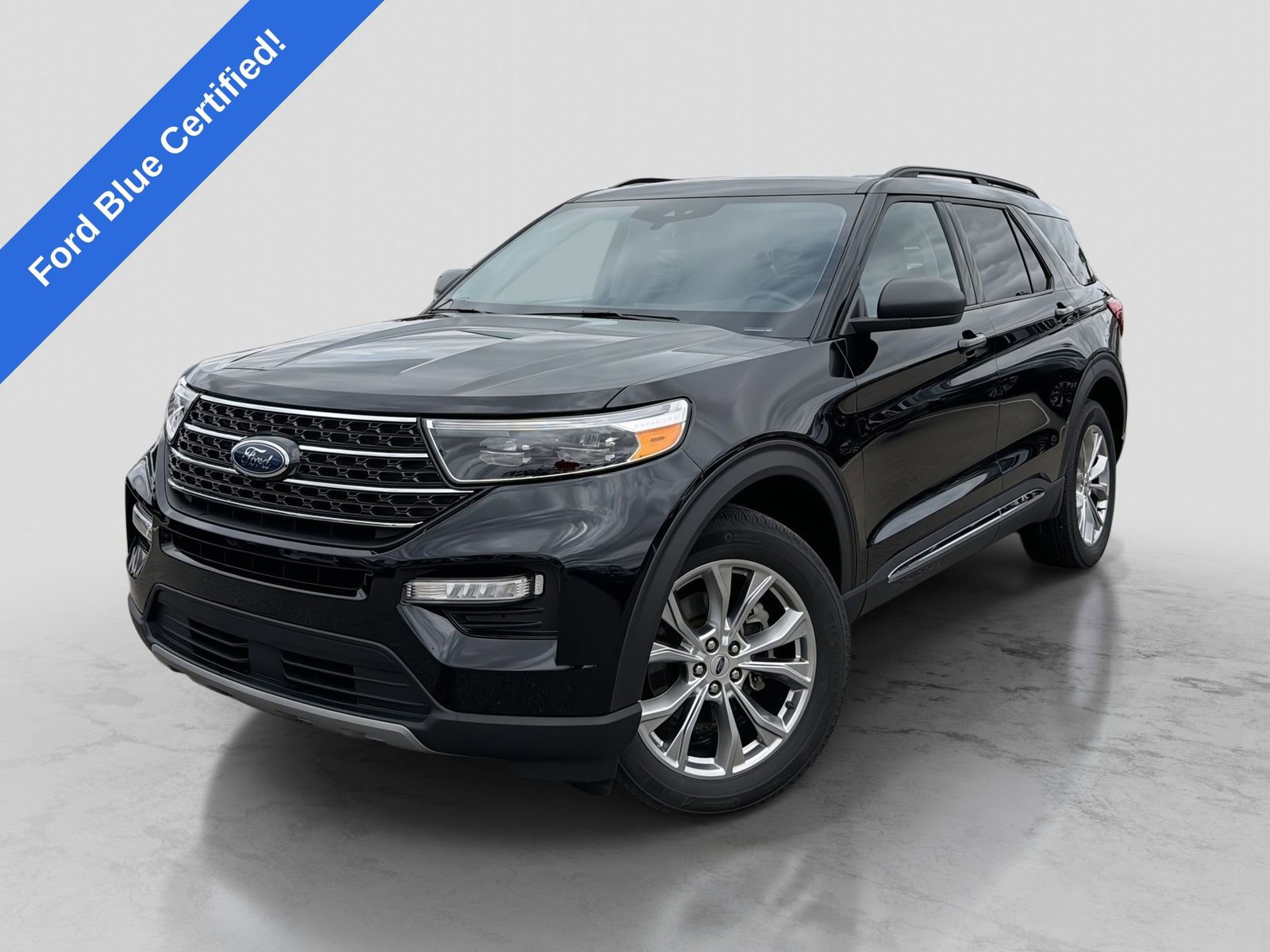 Certified 2024 Ford Explorer XLT w/ Equipment Group 202A AWD/4WD image 1