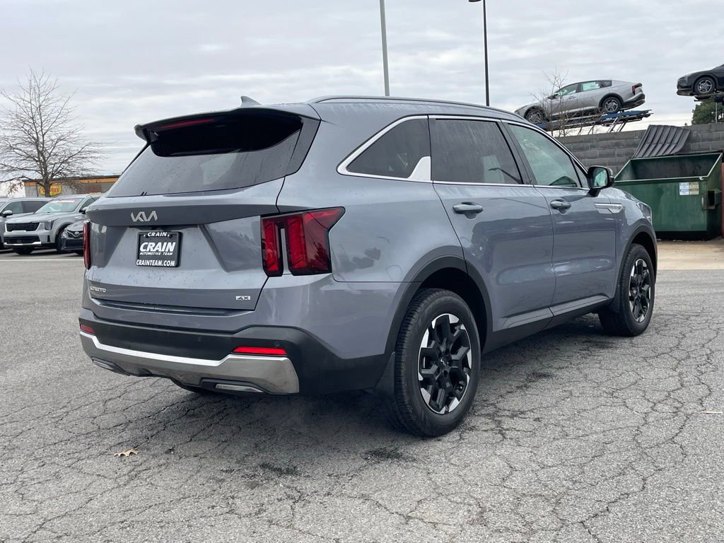 Used 2025 Kia Sorento S image 8