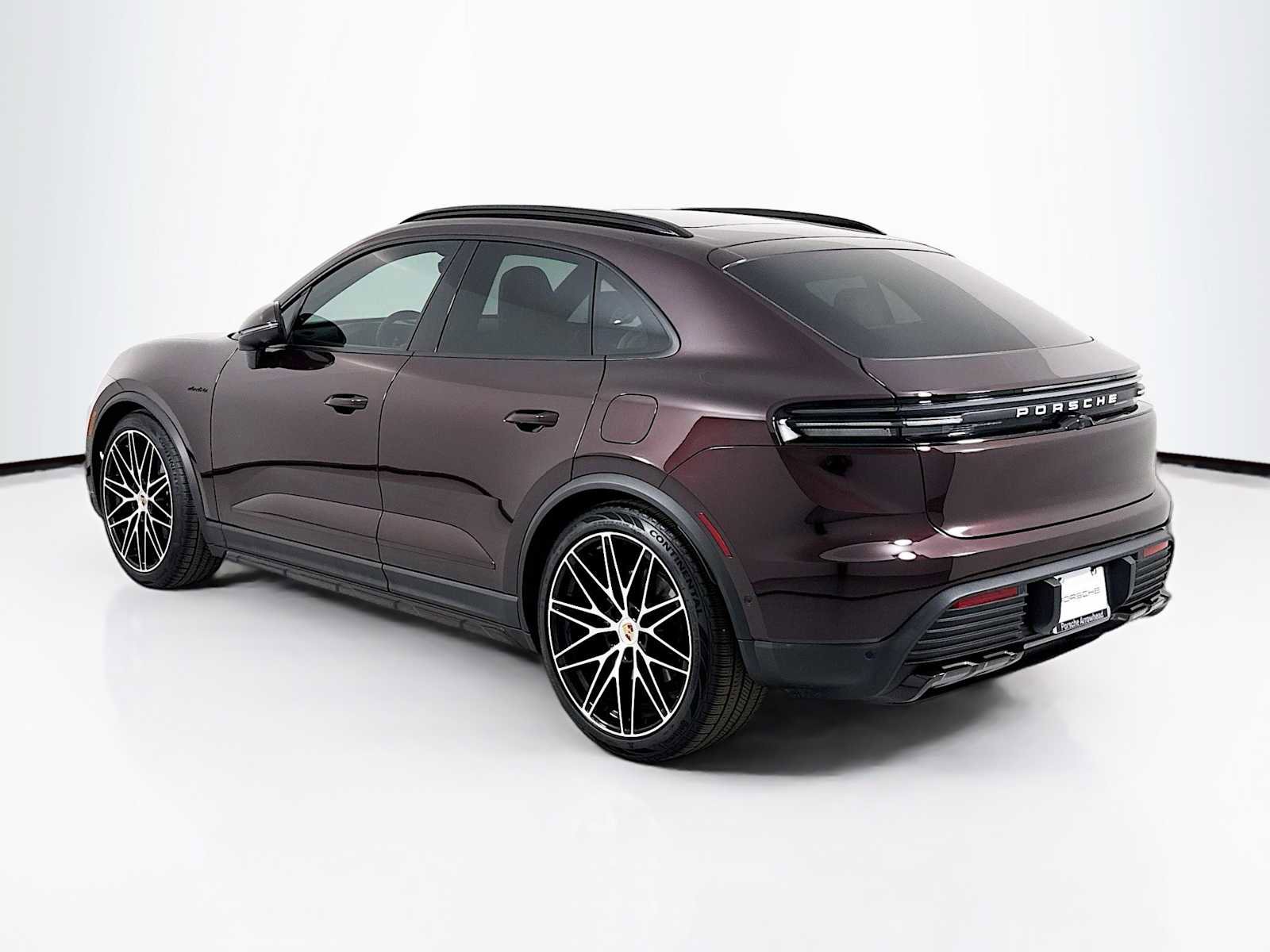 Used 2025 Porsche Macan Electric image 3