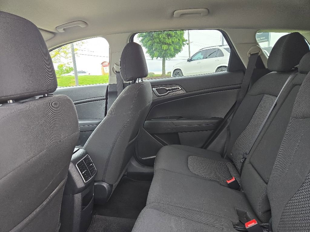 Used 2024 Kia Sportage LX AWD/4WD image 35