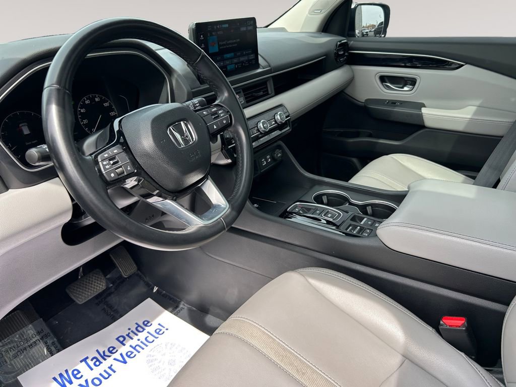 Used 2025 Honda Pilot Touring image 10