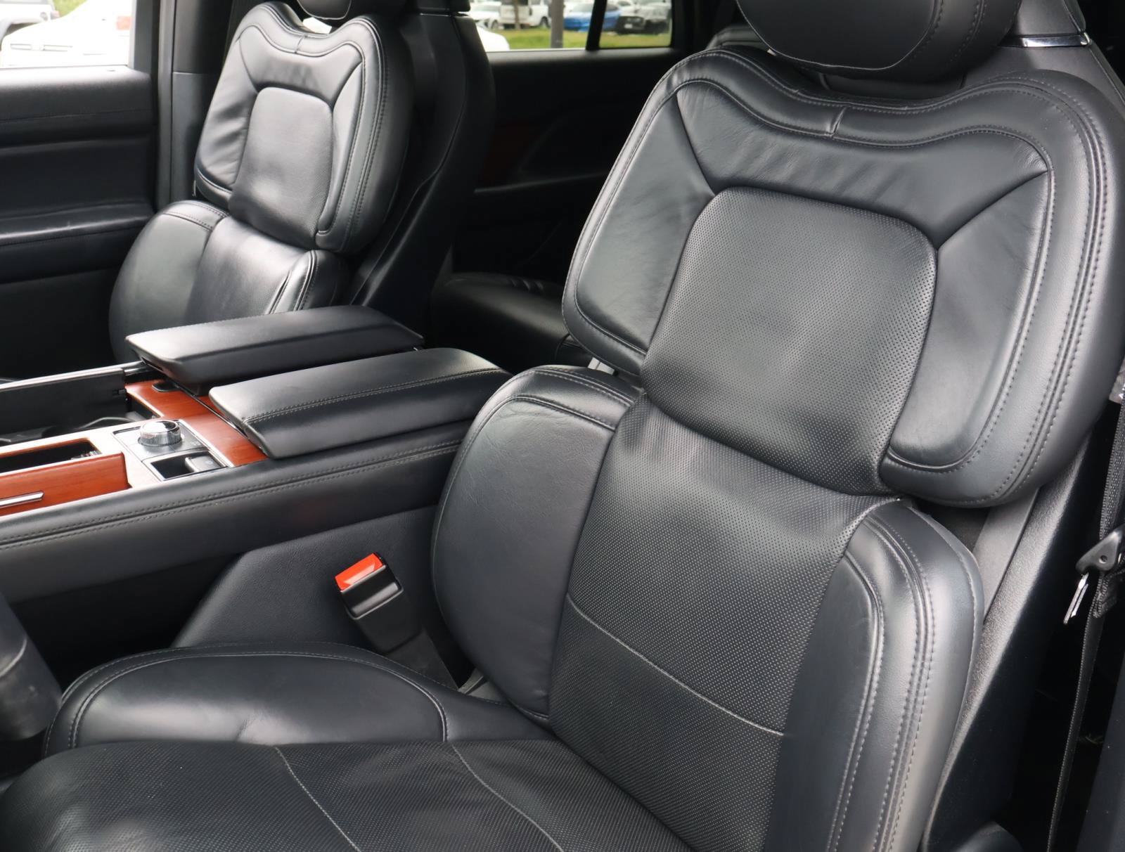 Used 2023 Lincoln Navigator Reserve RWD image 13