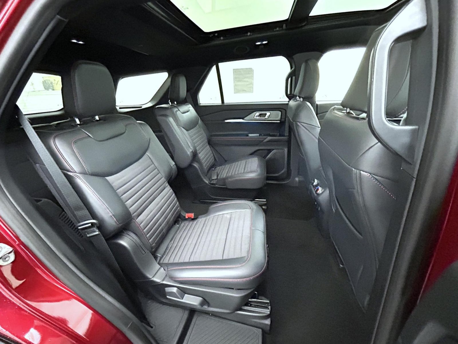 New 2027 Ford Explorer ST-Line w/ Premium Package AWD/4WD image 18