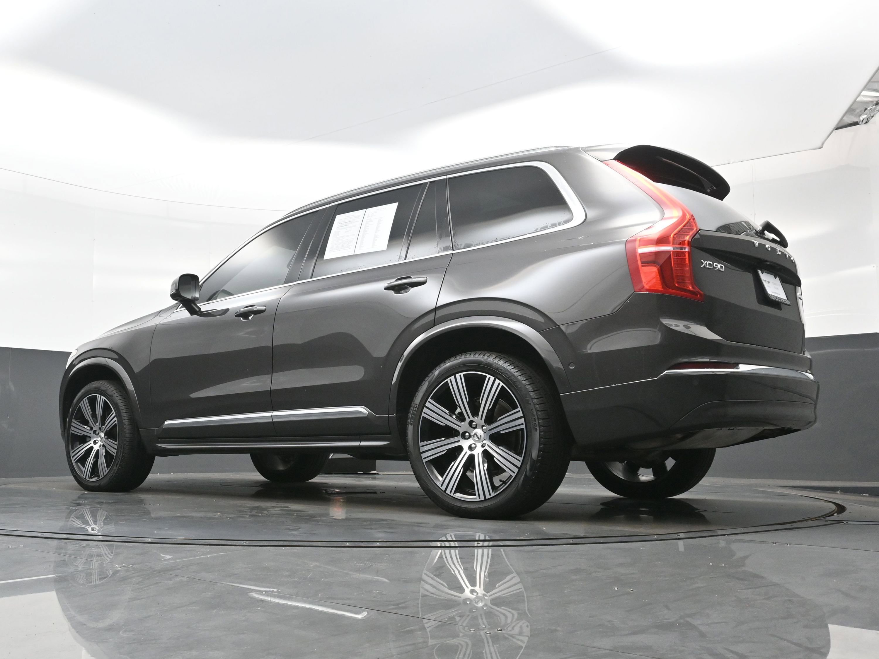 Used 2025 Volvo XC90 B6 Ultra w/ Protection Package image 31
