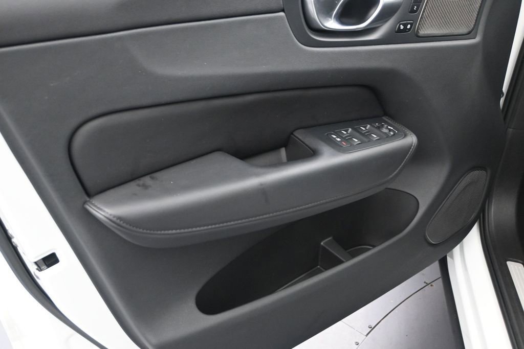 Used 2024 Volvo XC60 B5 Plus w/ Climate Package AWD/4WD image 12