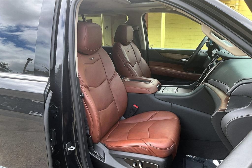 Used 2019 Cadillac Escalade ESV Premium Luxury w/ LPO, Escalade Noir Package AWD/4WD image 10