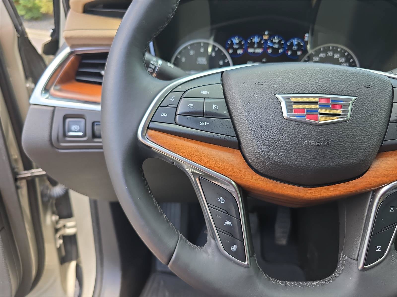 Used 2017 Cadillac XT5 Platinum AWD/4WD image 33