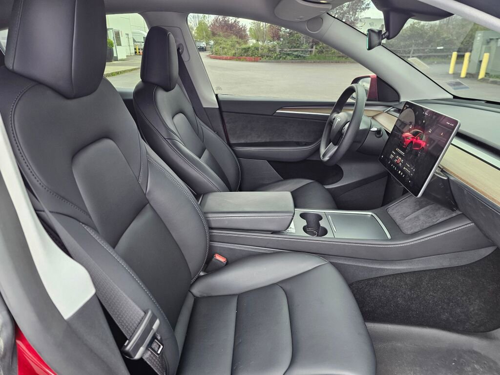 Used 2024 Tesla Model Y Long Range RWD image 11