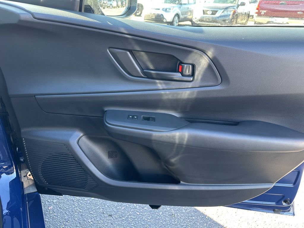 Used 2025 Toyota Prius Plug-In Hybrid image 27