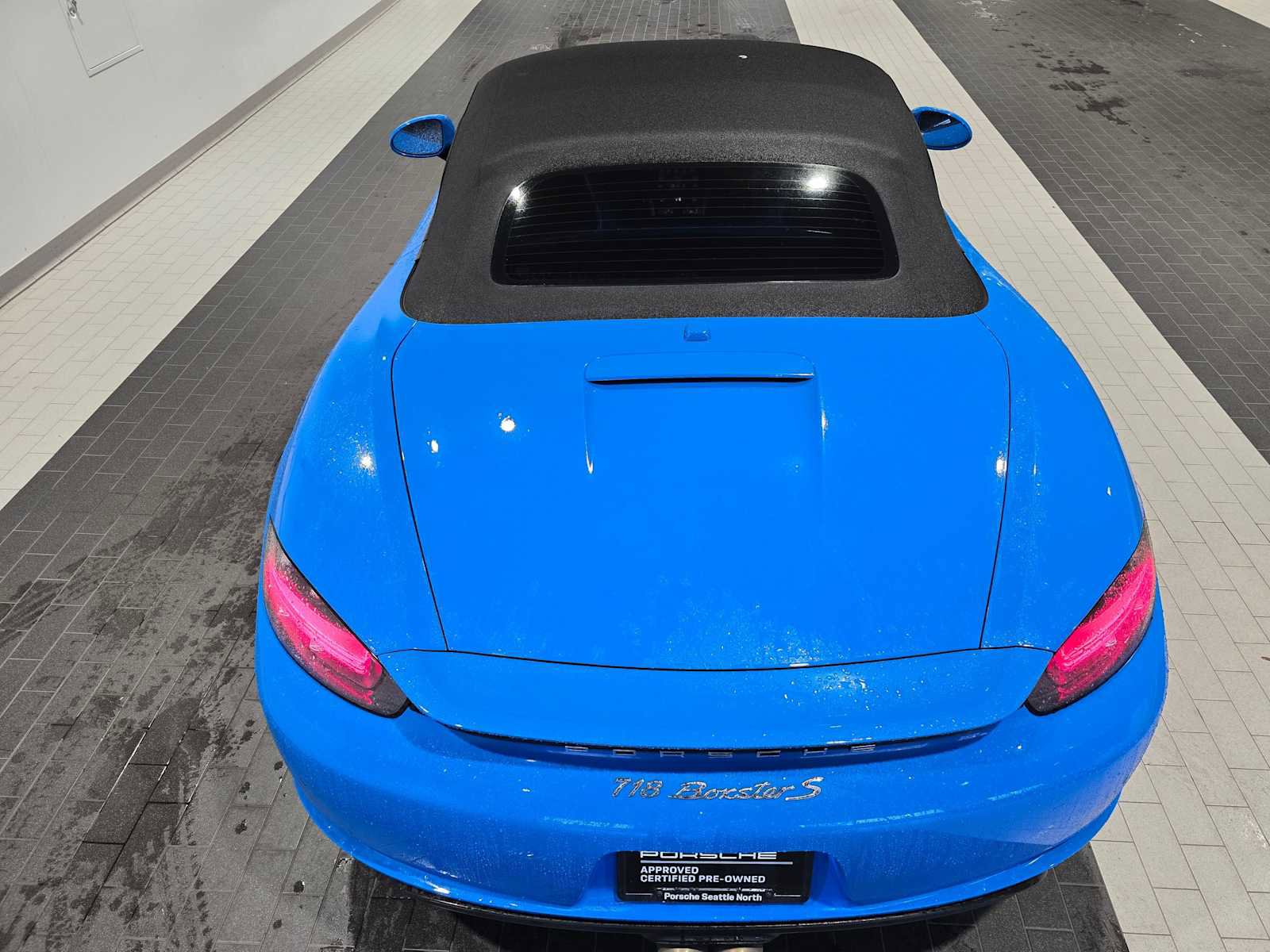 Used 2024 Porsche 718 Boxster S RWD image 16