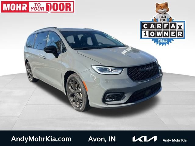 Used 2025 Chrysler Pacifica Limited image 1