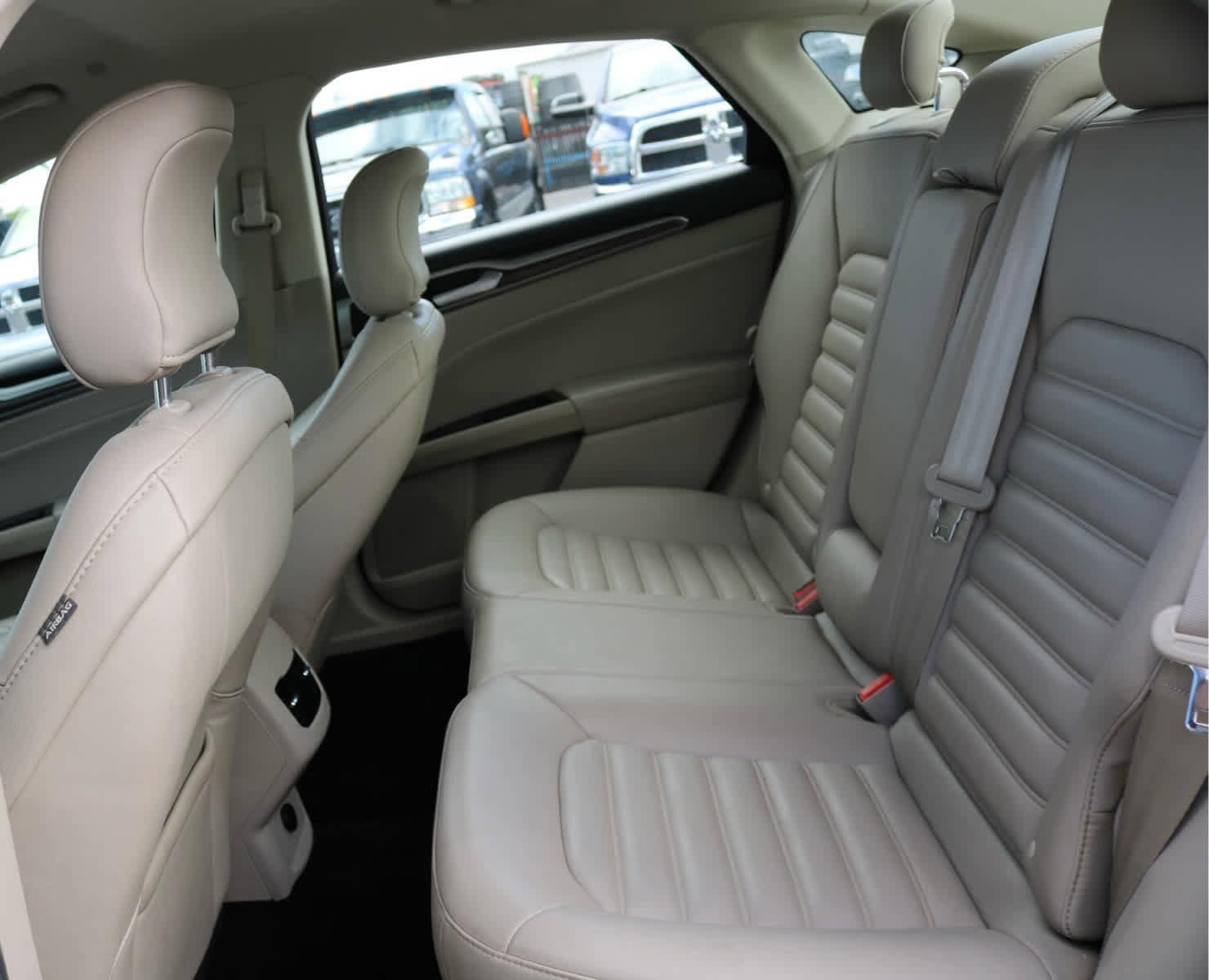 Used 2019 Ford Fusion SEL FWD image 25