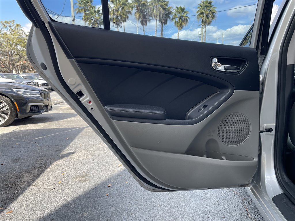 Used 2015 Kia Forte LX image 35