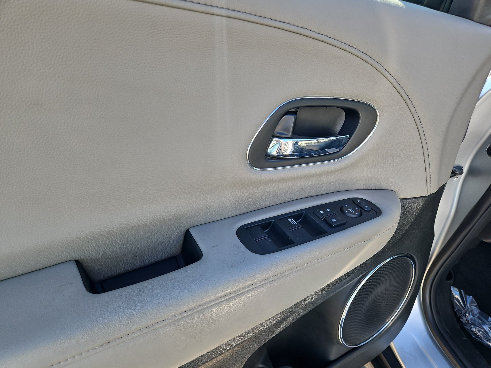 Used 2016 Honda HR-V EX-L image 19