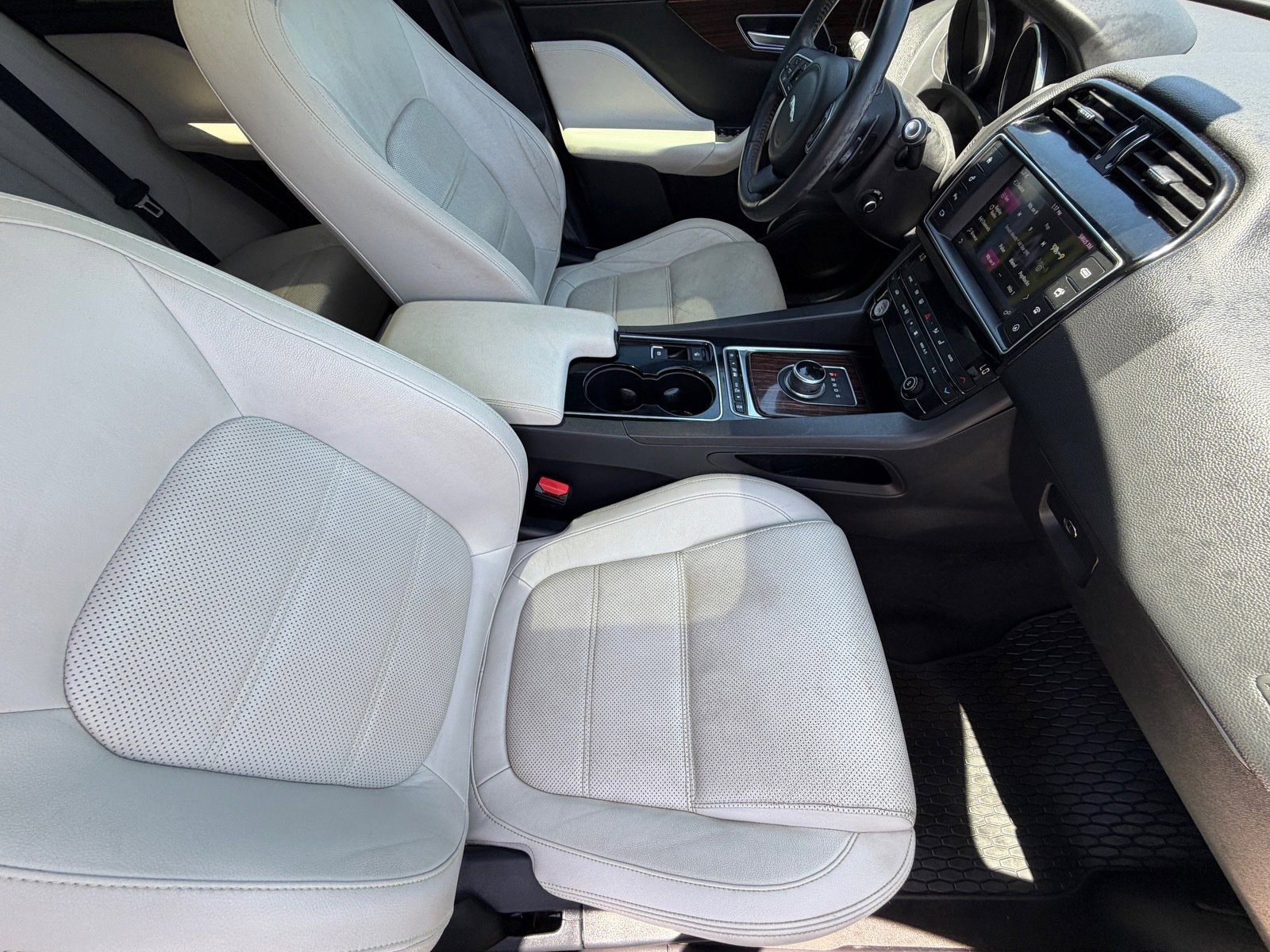 Used 2017 Jaguar F-PACE Prestige AWD/4WD image 11