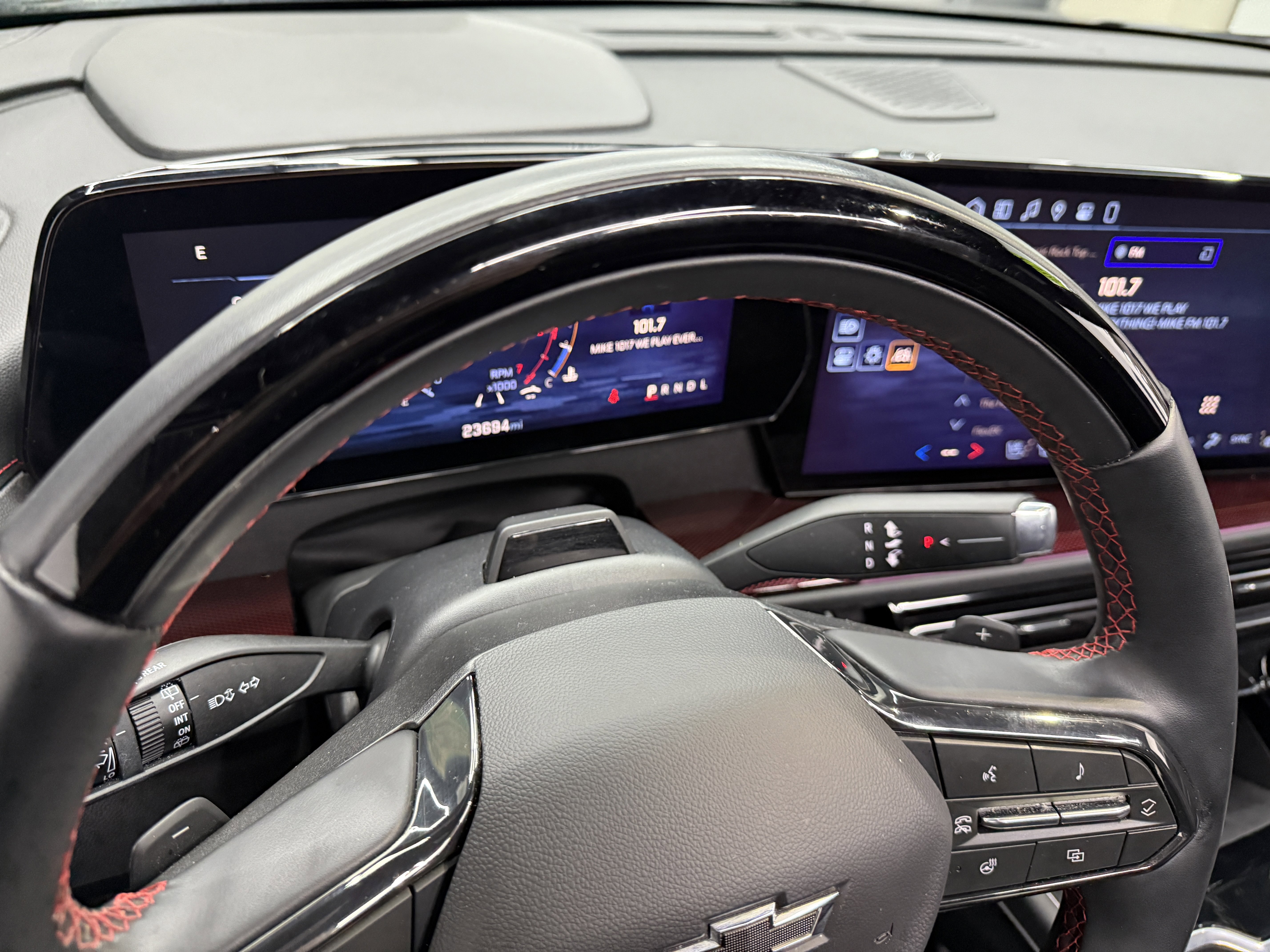 Used 2024 Chevrolet Traverse RS image 16