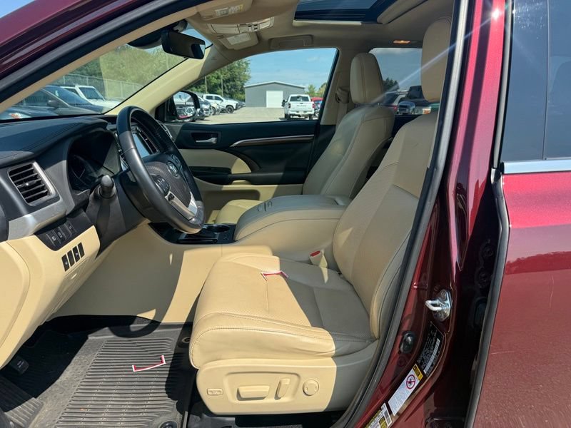 Used 2017 Toyota Highlander Limited AWD/4WD image 3