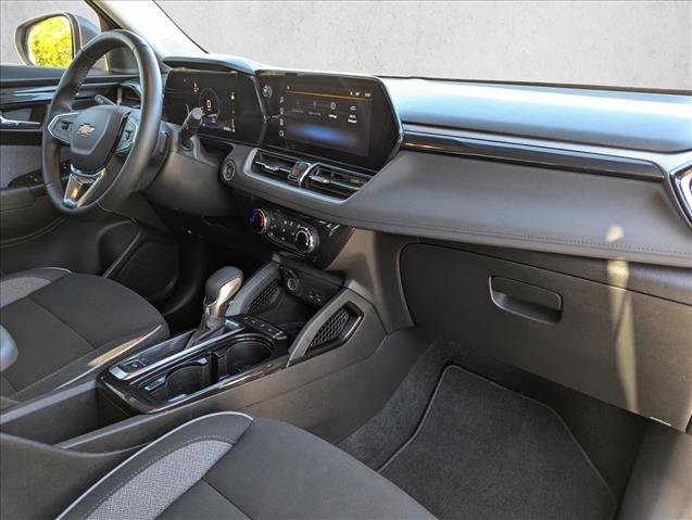 Used 2024 Chevrolet TrailBlazer LT w/ LT Cold Weather Package image 19