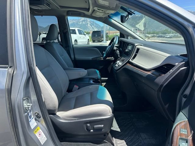 Used 2015 Toyota Sienna Limited AWD/4WD image 32