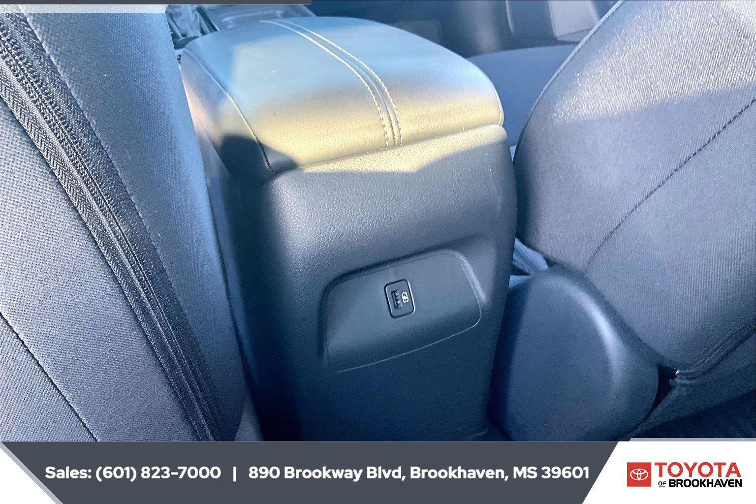 Used 2025 Nissan Sentra SV FWD image 24