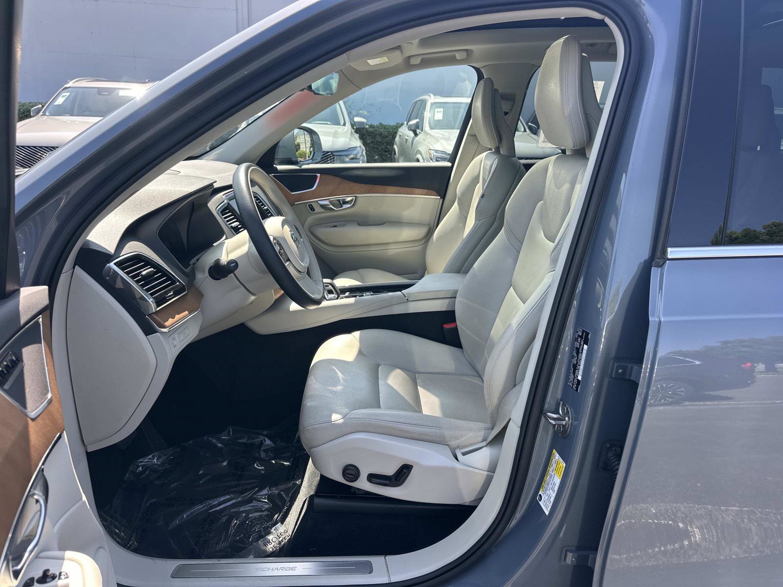 Certified 2022 Volvo XC90 T8 Inscription Expression w/ Advanced Package image 19