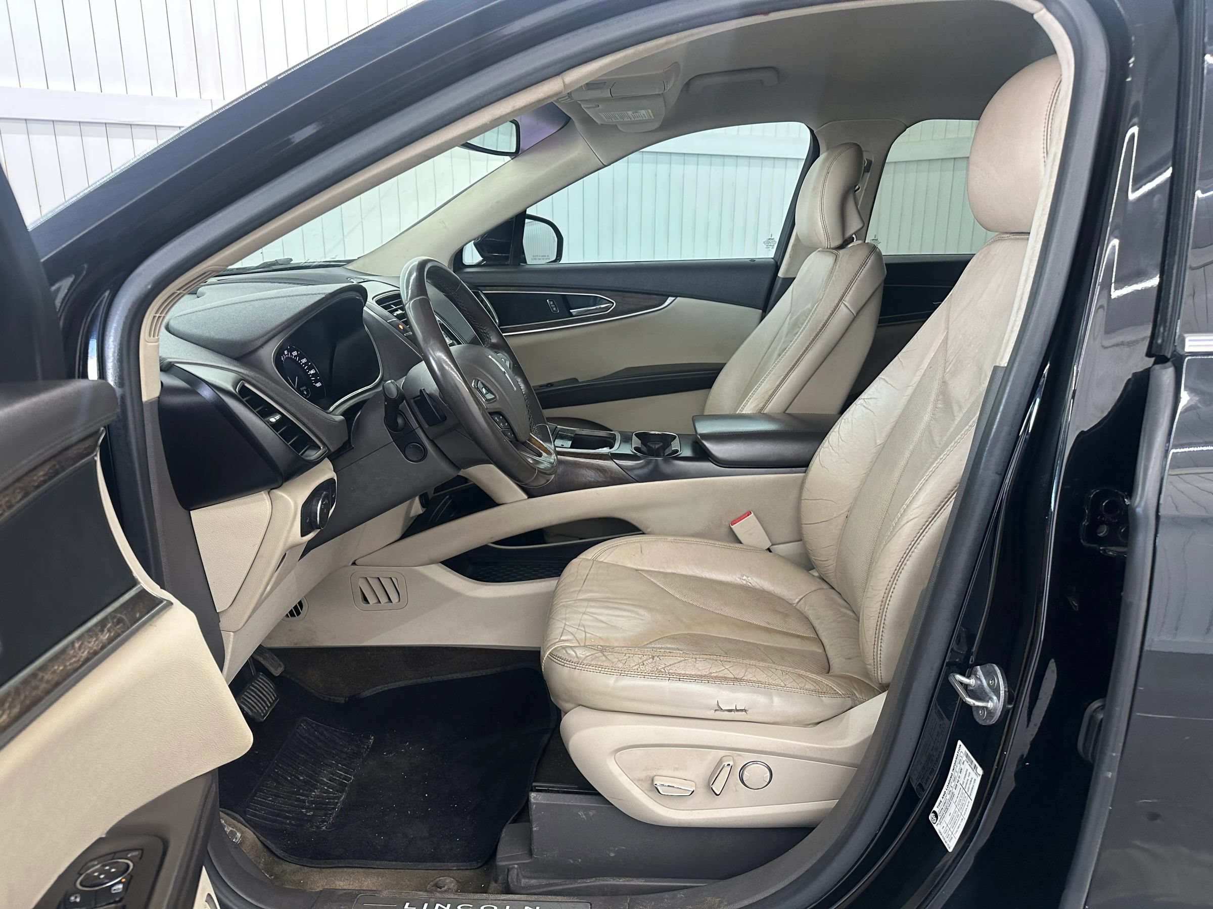 Used 2016 Lincoln MKX Select w/ Select Plus Package FWD image 11