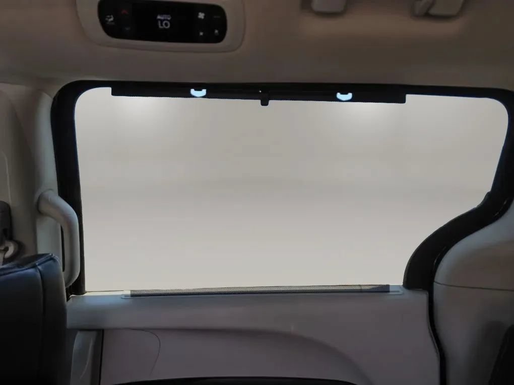 Used 2023 Chrysler Pacifica Touring-L FWD image 41