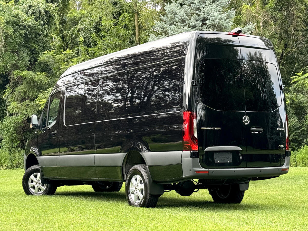 Used 2024 Mercedes-Benz Sprinter 2500 image 4